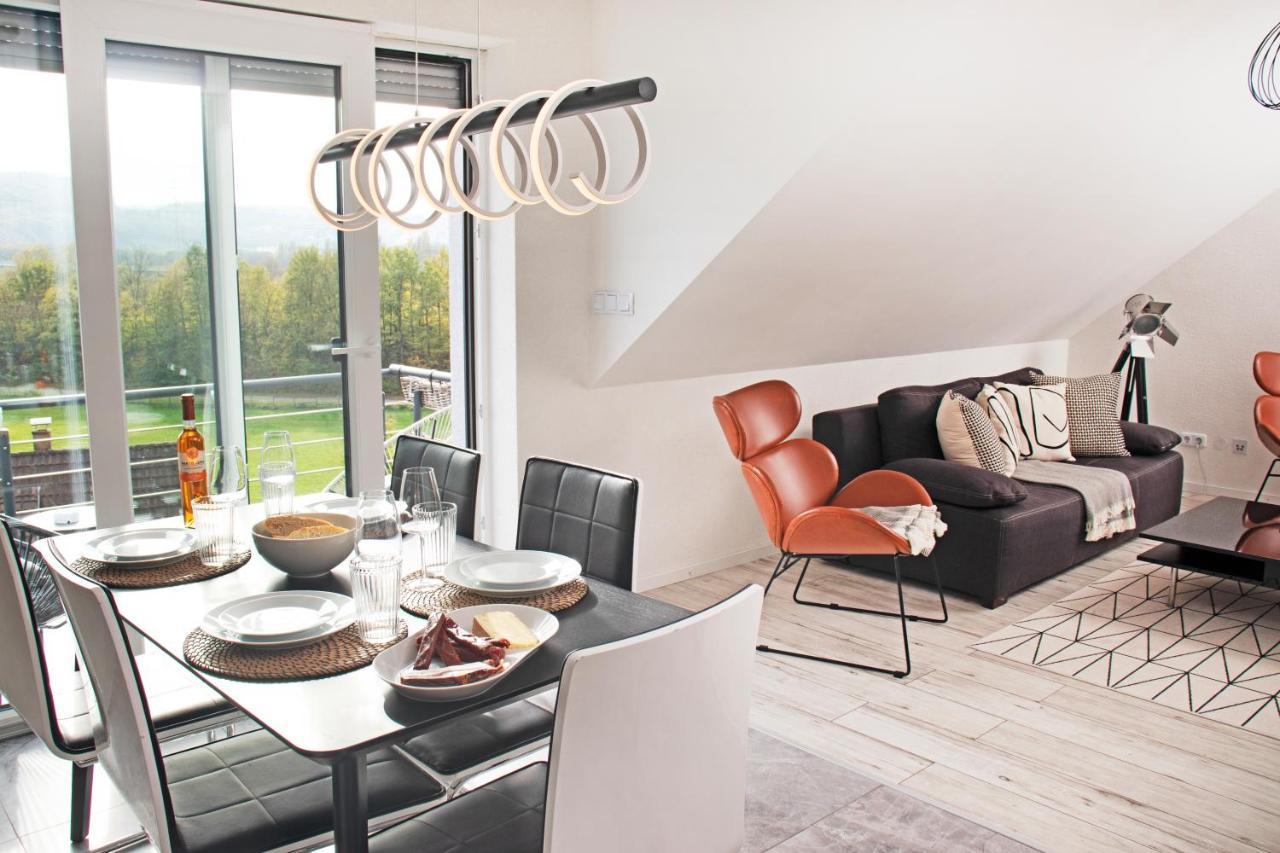 Blackncozy - Design Appartement Mit Boxspringbett Und Balkon Lörrach Kültér fotó
