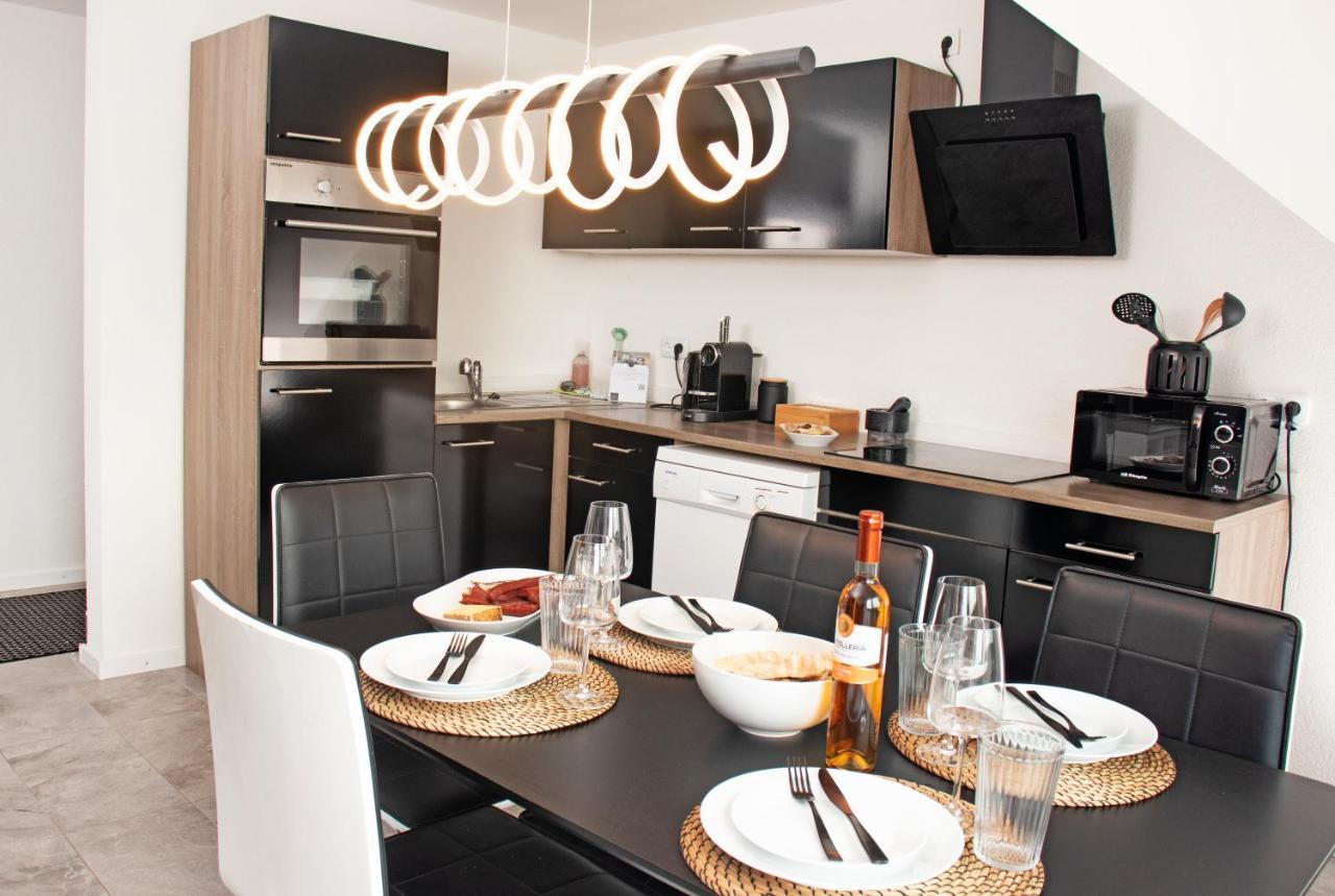 Blackncozy - Design Appartement Mit Boxspringbett Und Balkon Lörrach Kültér fotó