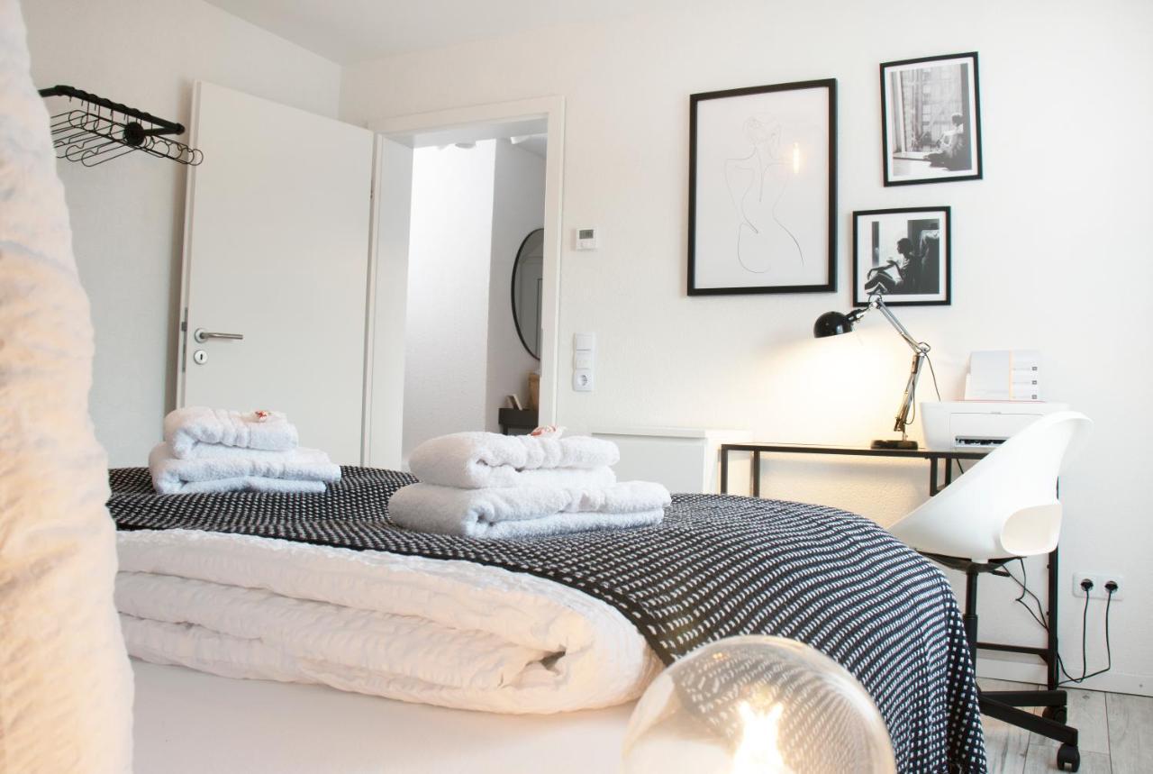 Blackncozy - Design Appartement Mit Boxspringbett Und Balkon Lörrach Kültér fotó
