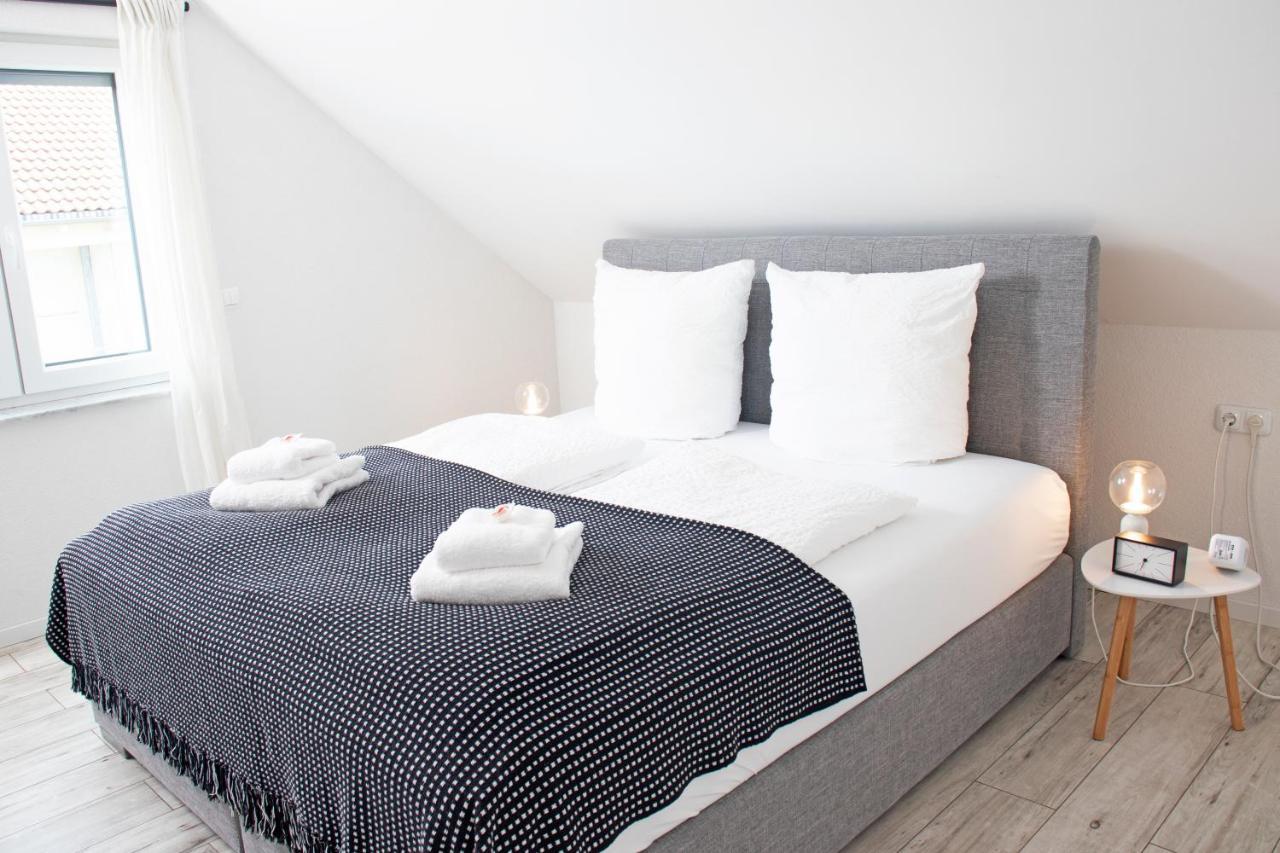 Blackncozy - Design Appartement Mit Boxspringbett Und Balkon Lörrach Kültér fotó