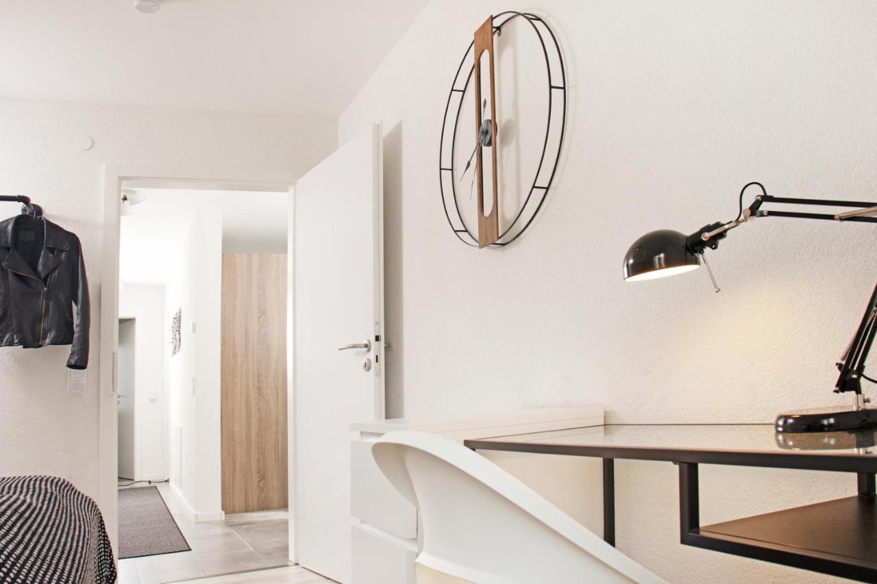 Blackncozy - Design Appartement Mit Boxspringbett Und Balkon Lörrach Kültér fotó